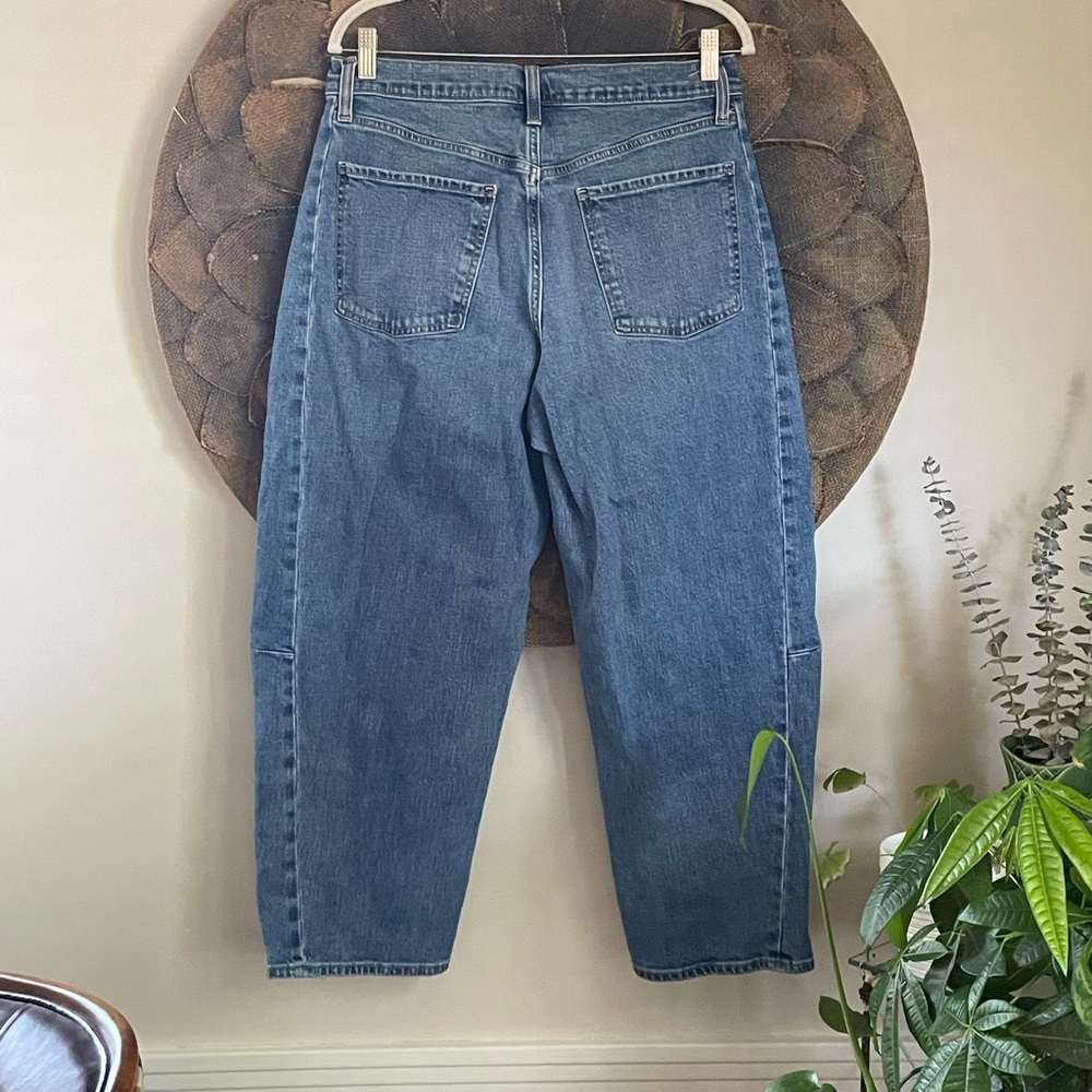 Old Navy High-Rise Straight Crop Jeans - Medium Blue Wash - Picture 5 of 5